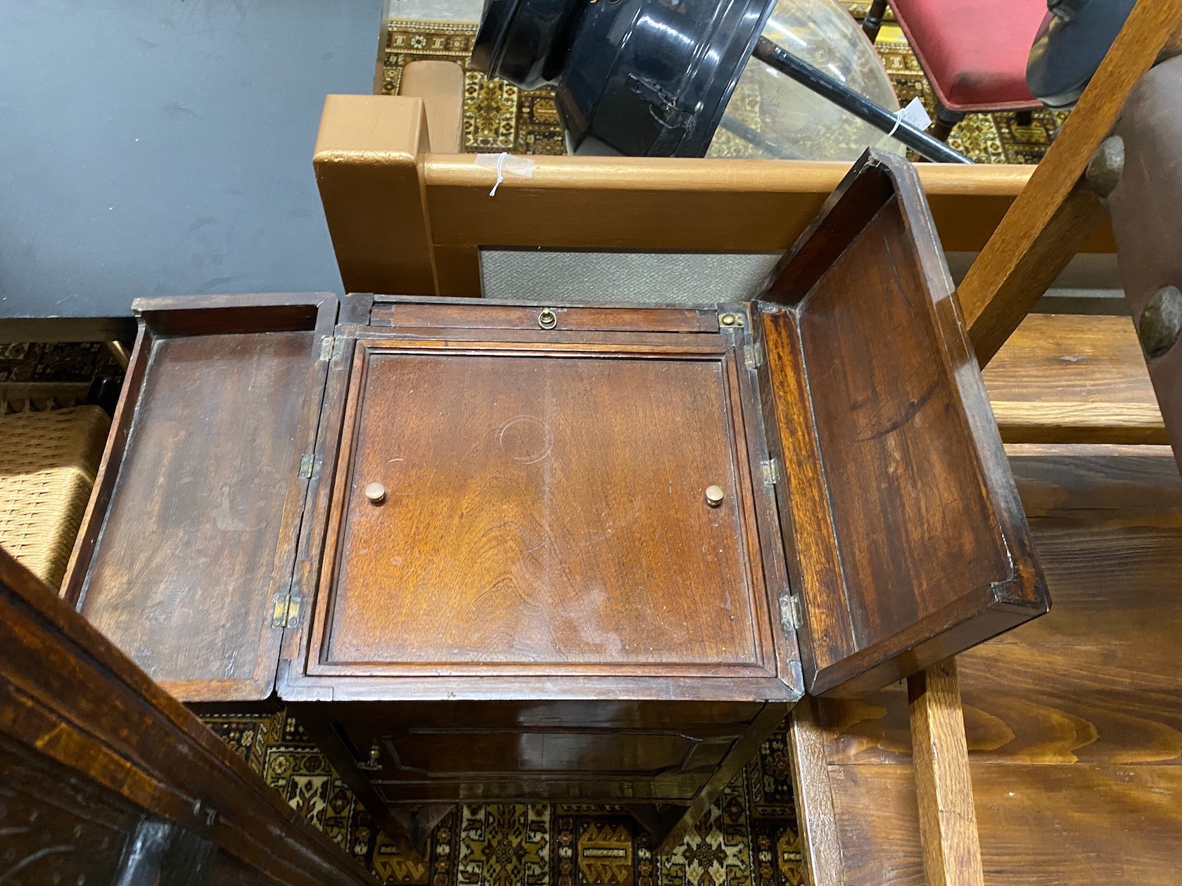 A George III mahogany enclosed washstand, width 40cm, depth 40cm, height 84cm